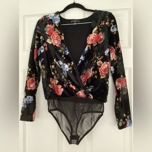 South Moon Under crushed velvet floral v neck bodysuit. Excellent condition
